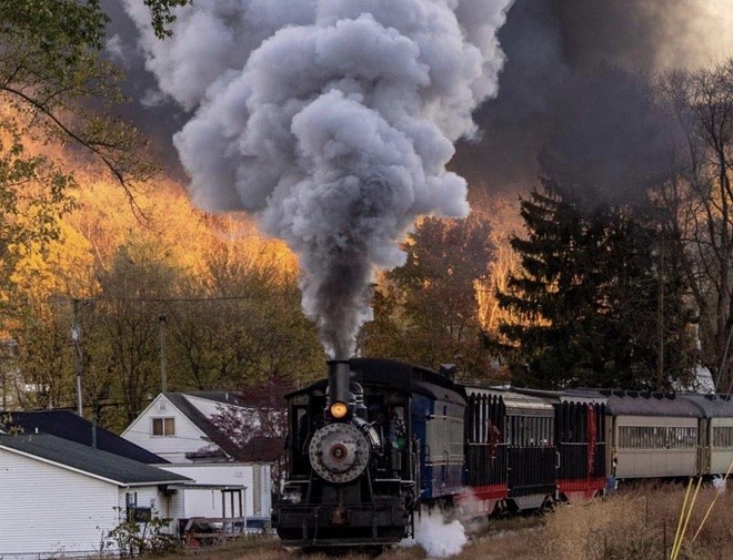 Hocking Valley Scenic Railway’s Fall Foliage Ride allows visitors to see the changing colors of the season in southern Ohio on Thursdays through Sundays through October 31. - Photo: facebook.com/hvsry