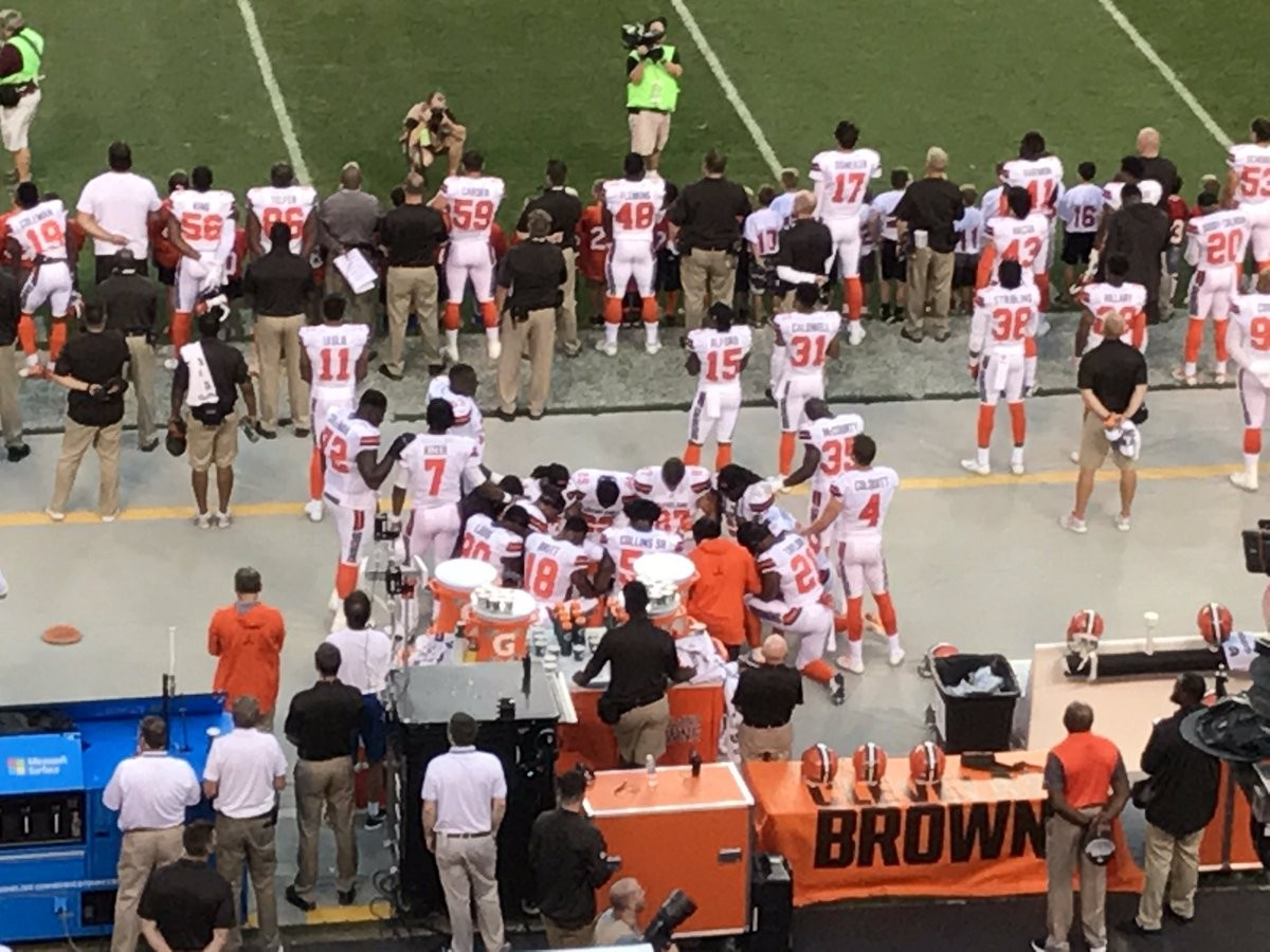 Several Browns Pray in Protest During National Anthem - The New