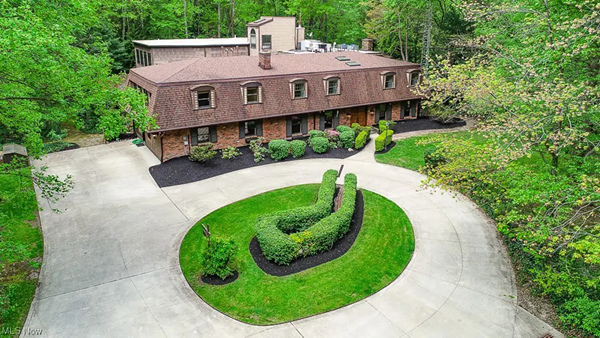 For Sale in Lake County at $900,000: 8,500 Square Feet, 6 Acres, 1 Giant Indoor Pool - Vimarsana News
