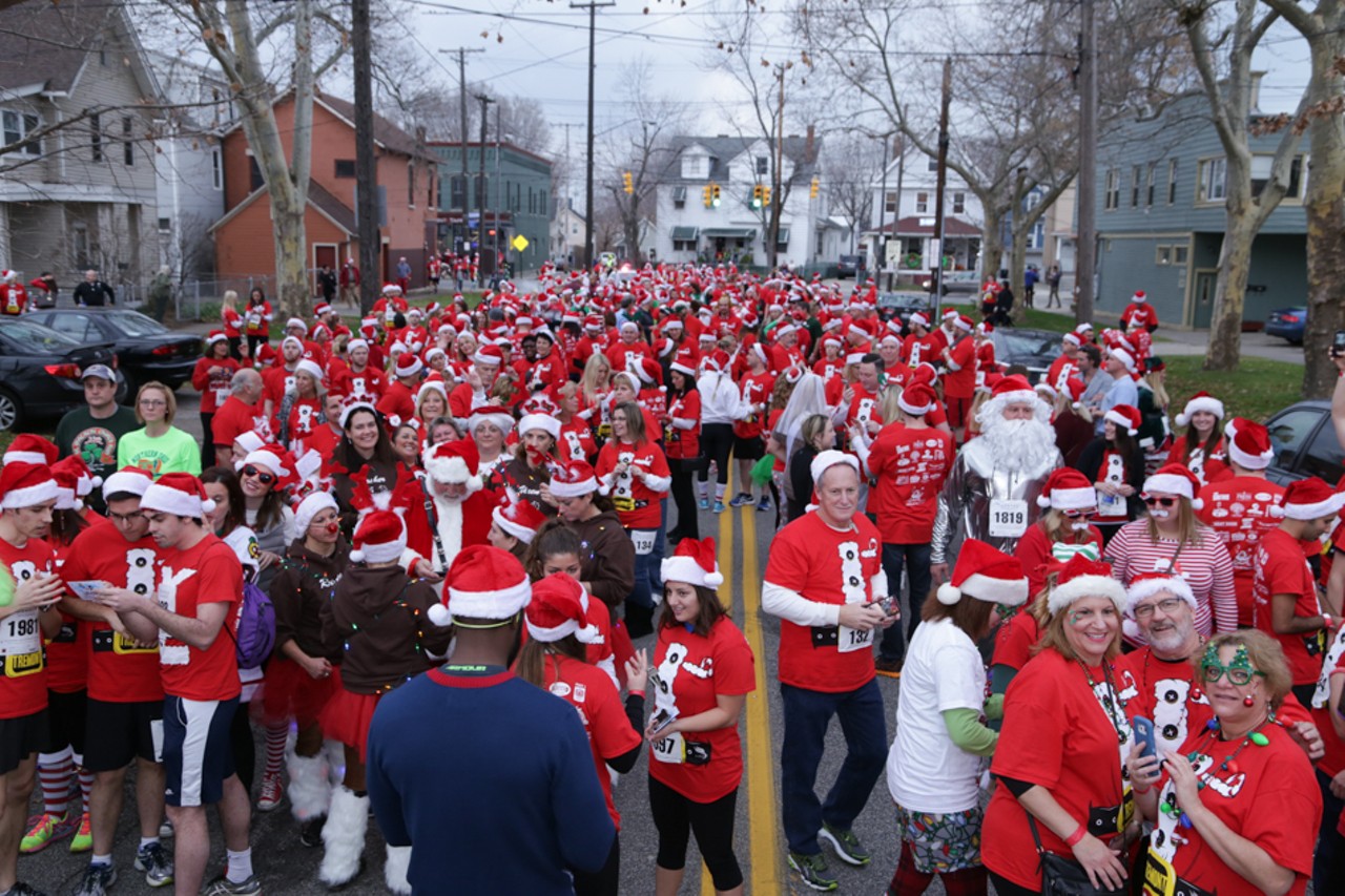 42 Photos from the Annual Santa Shuffle in Tremont