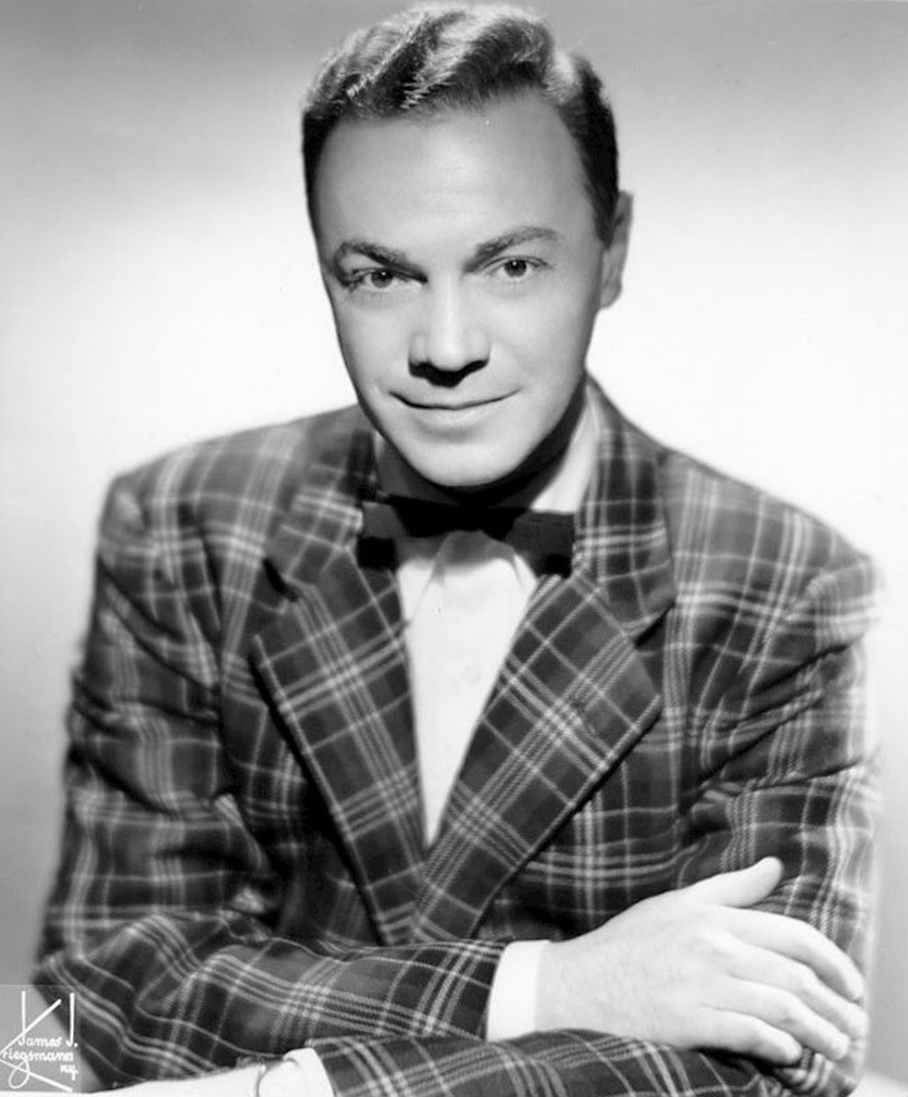 Alan Freed
Lakeview Cemetery
Though Freed was not the first DJ to play rock &#145;n&#146; roll on the radio, he is known for popularizing the genre and also for organizing the first rock &#145;n&#146; roll concert. He became a kind of scapegoat for the 1959 payola scandal and tragically ended up drinking himself to death. 
Photo via Wikimedia Commons