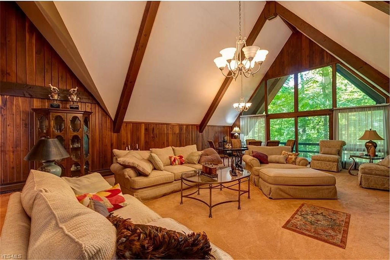 This Rockies-Style Lodge in Chagrin Falls is Cozy as Hell