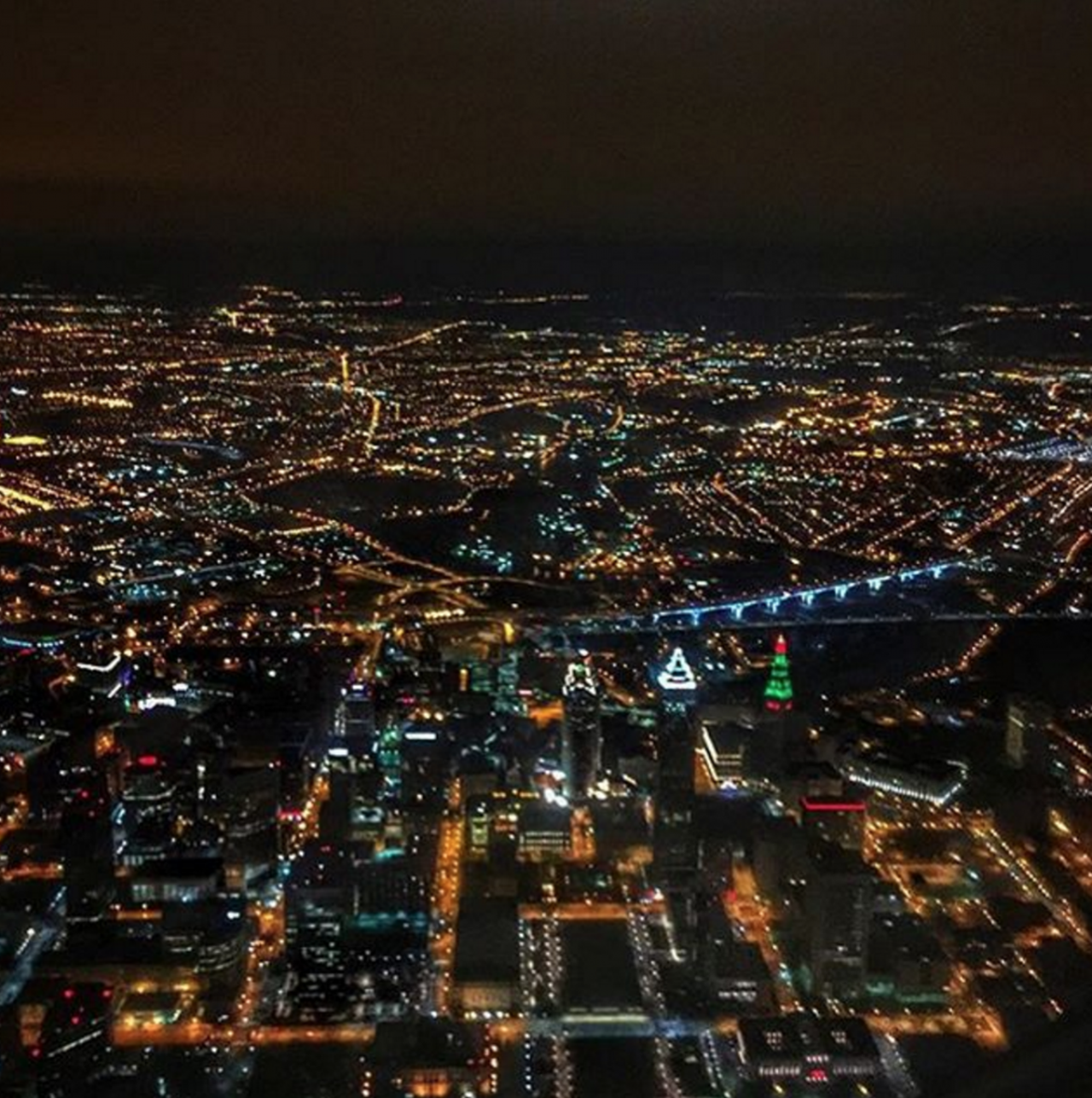 Clevelandgram
Clevelandgram is a collaboration account that features photos tagged with #clevelandgram and #humansofcleveland, frequently sharing unbelievable skyline shots. (Photo via @clevelandgram)