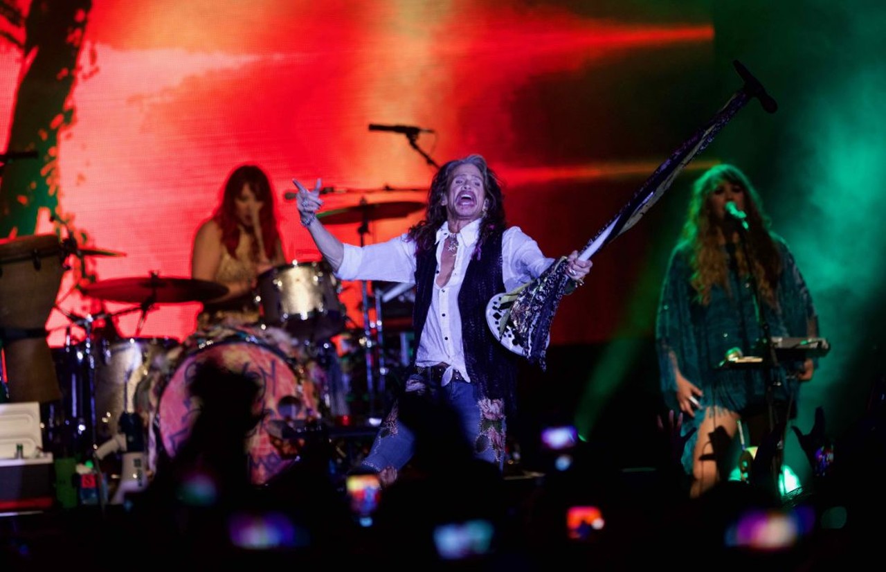 Steven Tyler Performing at Hard Rock Live