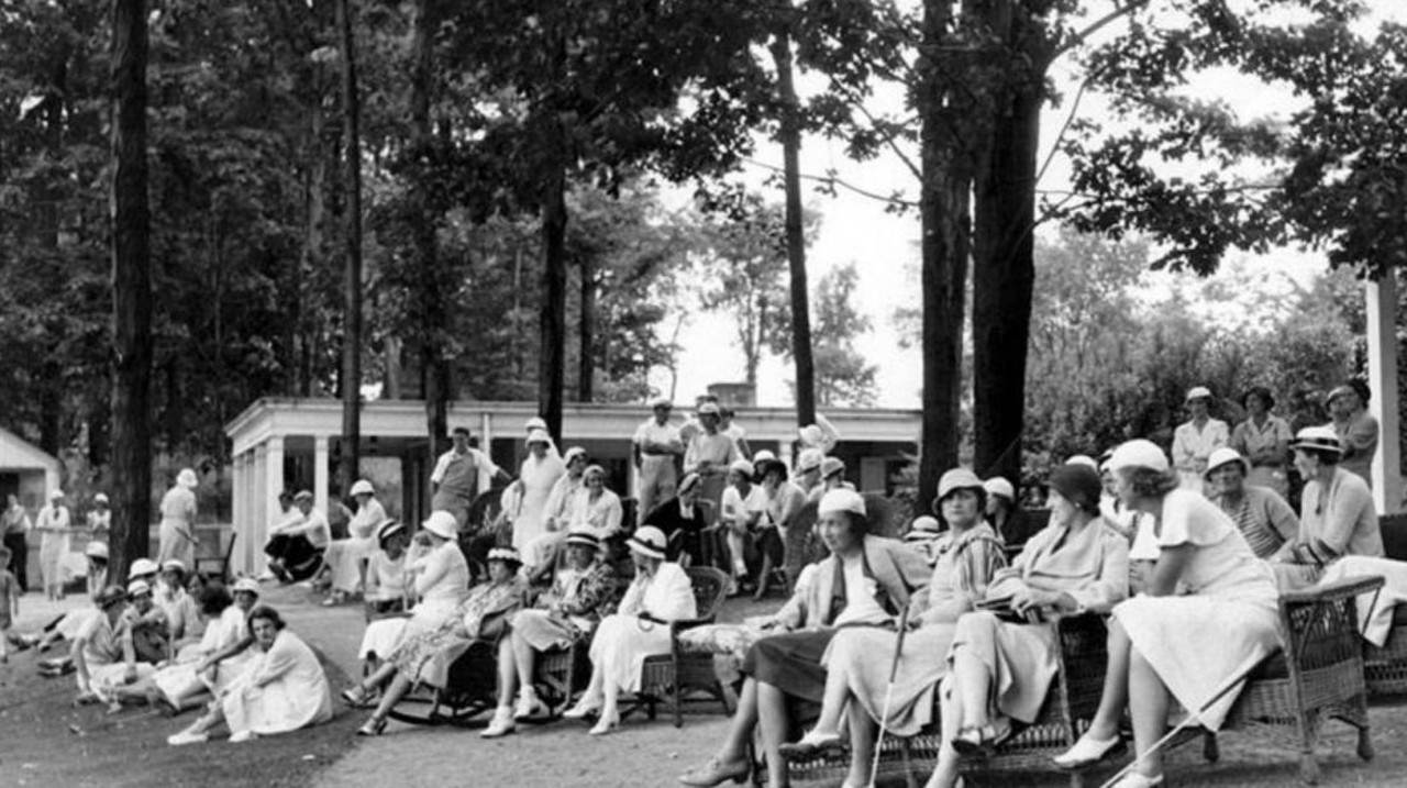 Spectators and participants in the 1933 Womens' City Golf Championship, held at the Country Club in Pepper Pike. "Monday afternoon in fourth day of annual city golf club tournament for Women's Golf Championship, July 26, 1933."  --photo verso.  The tournament was won by Edith Begg of the Canterbury Golf Club.