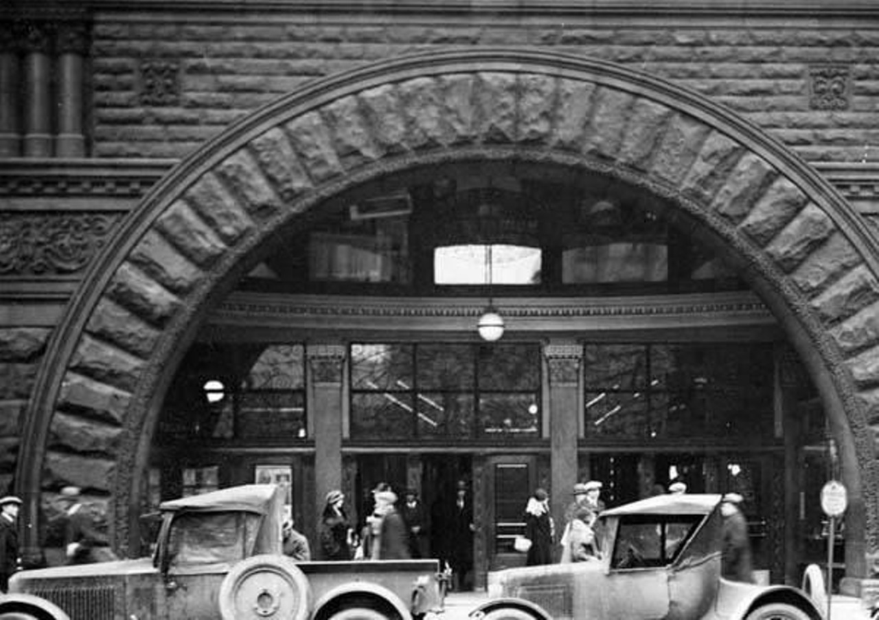 Superior Avenue entrance to The Arcade, 1925